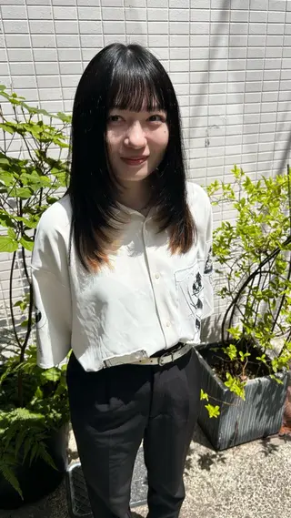 ロング L’HOMME BLANC所属・佐藤 優里奈のヘアスタイル