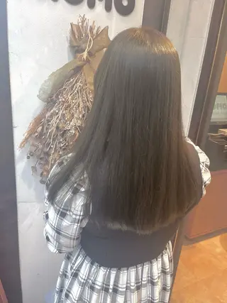 ロング カラー Lounge×MORIO Ikebukuro【ラウンジ×モリオ イケブクロ】所属・遠藤 乙夏のヘアスタイル