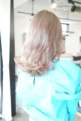 セミロング ハイトーン/レイヤー /ケアブリーチ石川治のヘアスタイル