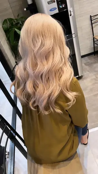 ロング カラー ヘアアレンジ N° +aero 横浜のヘアスタイル