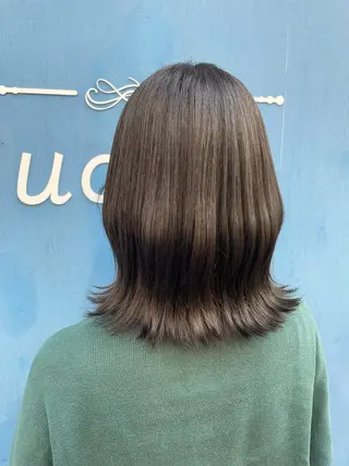 ミディアム 佐々木 芽衣のヘアスタイル