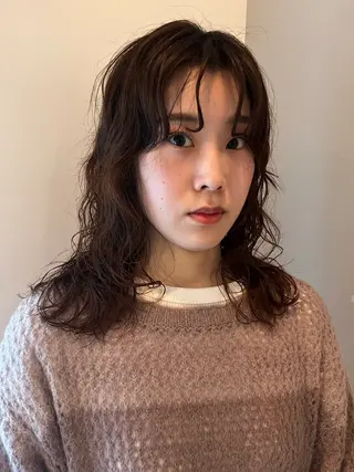 ミディアム パーマ pu+on. nailworks所属・fuyumi / ニュアンスネイルのネイルデザイン