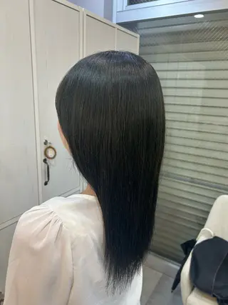 セミロング カラー 伊藤 愛理のヘアスタイル