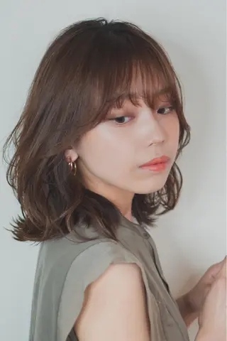 ミディアム カラー 前髪/顔周り /レイヤー/秋山 元のヘアスタイル