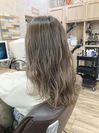 セミロング カラー 平尾 拓也のヘアスタイル