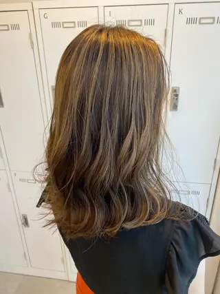 セミロング カラー YUNA ユウナのヘアスタイル