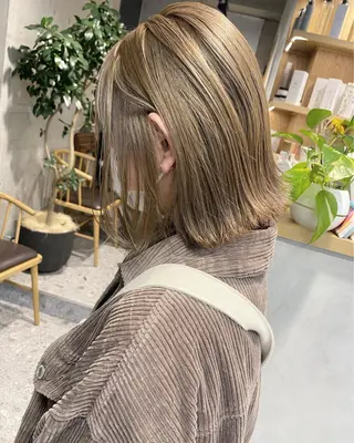 ミディアム カラー ブリーチカラーレイヤ ーカット🦋annaのヘアスタイル