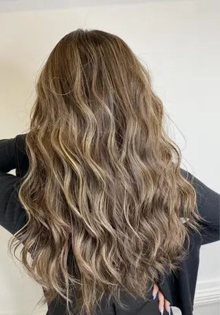 セミロング カラー メンズ ブリーチ特化型✂️ ハイトーンカラー👨のヘアスタイル