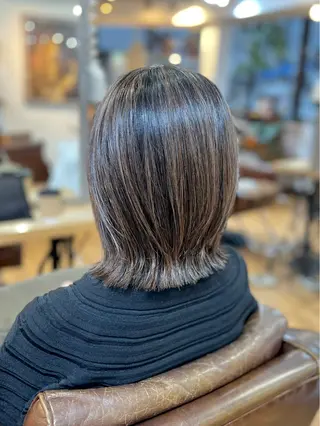 ミディアム カラー 180°One Eighty Degrees所属・ERIKA/ ハイライト/大人女子のヘアスタイル