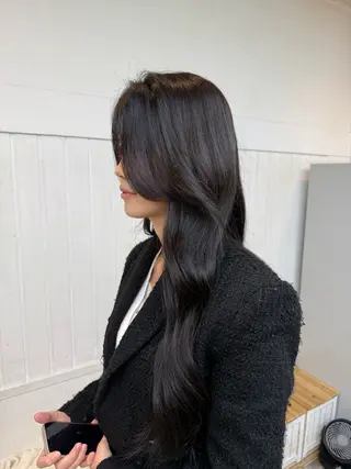 ロング WATARU/ 韓国風巻き髪のヘアスタイル