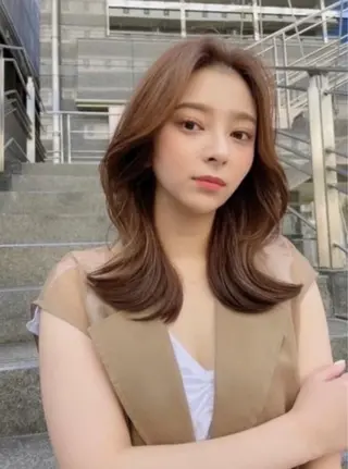 セミロング カラー 透明感カラー🤎 中川智帆のヘアスタイル