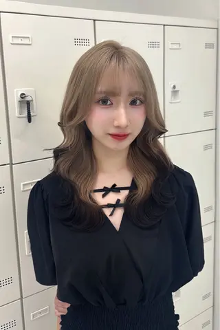 セミロング カラー ヘアアレンジ ハイトーン艶カラー 🤍ゆうひのヘアスタイル