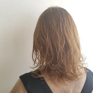 ミディアム salowin渋谷kitaya park前所属・RIKA韓国ヘア/く びれヘア/上品カラーのヘアスタイル