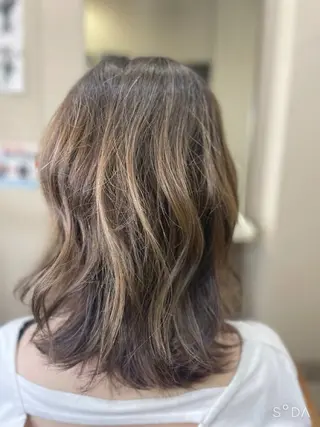 ミディアム カラー リヴァベイリア所属・ショートヘア/ 鈴木 亜紀子のヘアスタイル