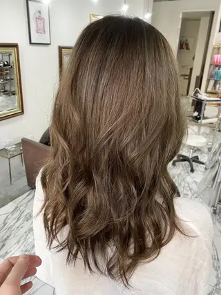 セミロング カラー 👑圧倒的カラー👑 佐々木祐希のヘアスタイル