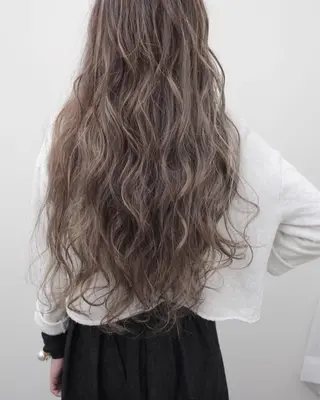 ロング カラー ヘアアレンジ Mariana/ 鶴原-ハイライトのヘアスタイル