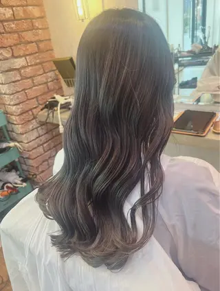 ロング 三條場 彩夏のヘアスタイル