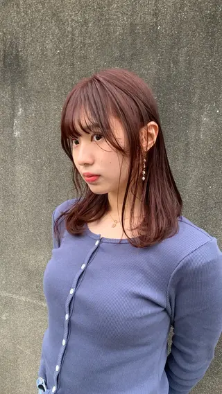 セミロング カラー 岡田 知佳のヘアスタイル