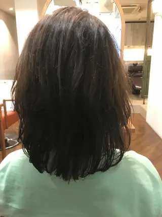 ミディアム カラー THREE byKEEPのヘアスタイル