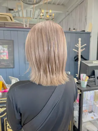 ミディアム カラー La Beaute所属・福山 明日哉のヘアスタイル