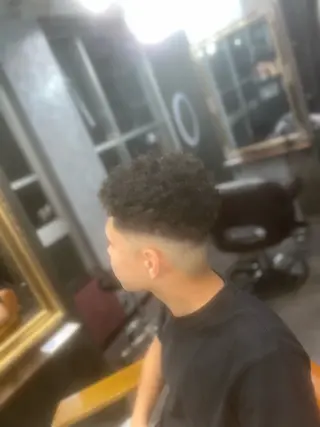 ショート 108 【ワンオーエイト】所属・✂︎横浜 関内 良輝 特殊ヘア💈のヘアスタイル