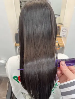 ロング mai🐷髪質改善 🖤透ける暗髪🖤のヘアスタイル