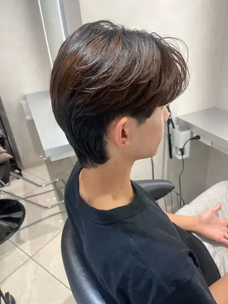 メンズ 韓国メンズ特化 ダウン・毛流れパーマのヘアスタイル