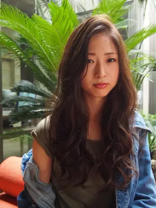 ロング フォーバイグランデ カラーのヘアスタイル