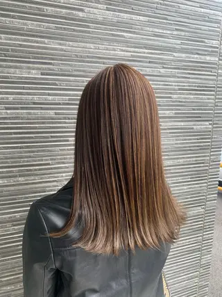 セミロング カラー 透明感カラー 天羅のヘアスタイル