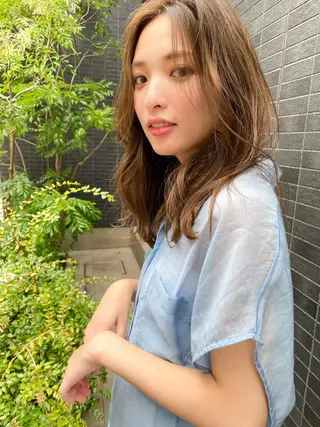 ミディアム 顔まわりカラー特化 赤津百合絵のヘアスタイル
