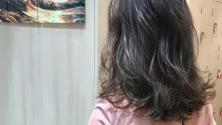 ミディアム カラー ウエモト タク ショート/レイヤーのヘアスタイル