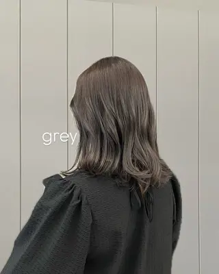 ミディアム INORI|艶カラ ー|フェイスレイヤーのヘアスタイル