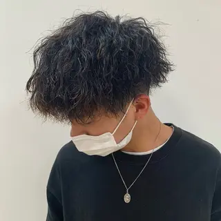 ショート パーマ メンズ 銀座メンズNo1🦚 ブリーチ🌿レイヤーのヘアスタイル