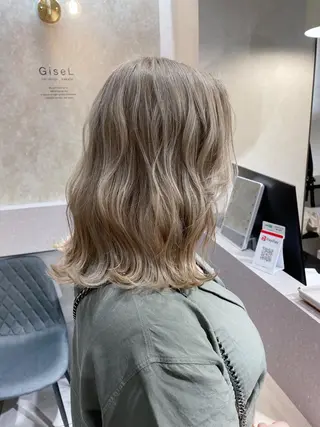 ミディアム カラー _WHITE 天神店 YUMEKA🐻のヘアスタイル