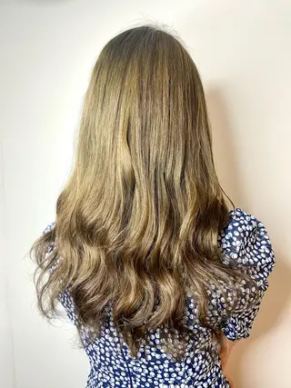 ロング ayumi🦖/ ブリーチカラーのヘアスタイル