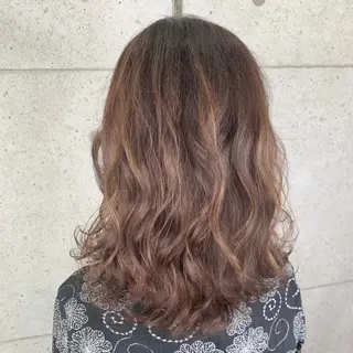 ミディアム カラー 福森 みずきのヘアスタイル