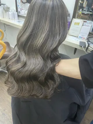 セミロング カラー ヒカ/外国人風 デザインカラーのヘアスタイル