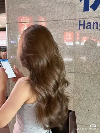 ロング カラー 韓国風🤍グレ ージュ🤍たくみのヘアスタイル