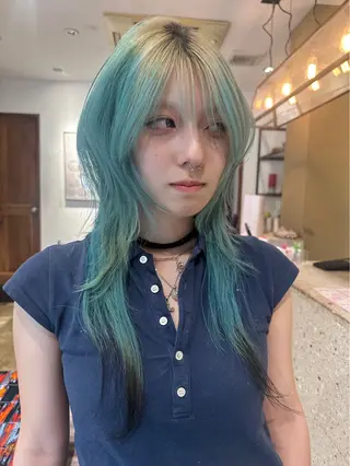 ロング カラー YUI ☪︎/ウルフ レイヤー/ハイトーンのヘアスタイル