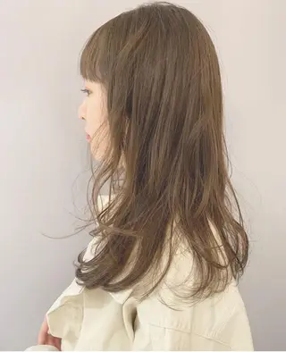 ミディアム Aube Hair McQueen所属・クリハラ シュウのヘアスタイル