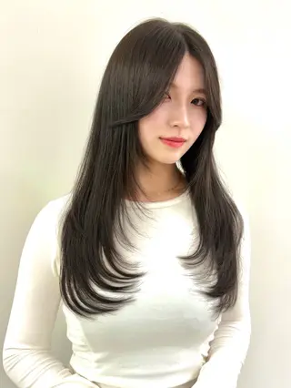 ロング PULSE yokohama所属・レイヤー |オリーブ |ヘーゼルベージュのヘアスタイル