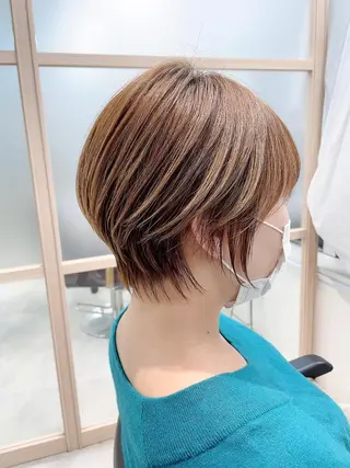 ショート 透明感カラー 山中のヘアスタイル