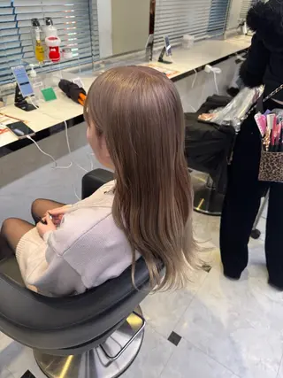 セミロング カラー ヘアアレンジ 🥀レイヤー×ハイト ーントレンドヘア🥀のヘアスタイル