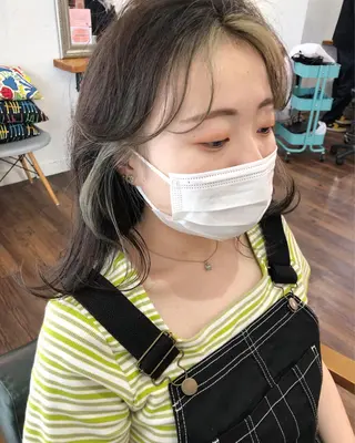 セミロング カラー 江原 彩華のヘアスタイル