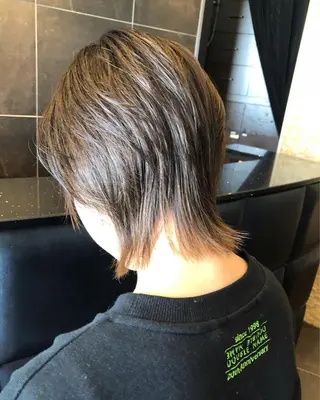 ショート カラー 小田 莉加子のヘアスタイル