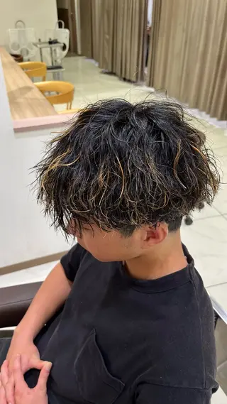 カラー パーマ メンズ 【メンズパーマ✨️ フェザーパーマ】岩城のヘアスタイル