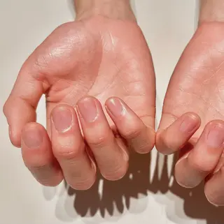 ネイル 自爪とネイルケア専門サロン　プリナチュール所属・吉岡 泉のネイルデザイン