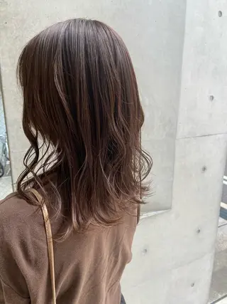 ミディアム カラー なつめ🐶ショート ベージュカラーのヘアスタイル