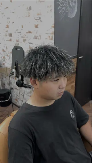 メンズ hair CROWN所属・メンズ特化型美容師 髙橋玲生/フェードのヘアスタイル