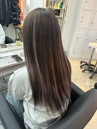 ロング 奥本 侑 ハイトーン、髪質改善のヘアスタイル